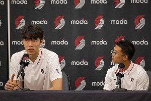 美网友热议杨瀚森发布会：开口说英语震惊到我了 自信&幽默像姚明
